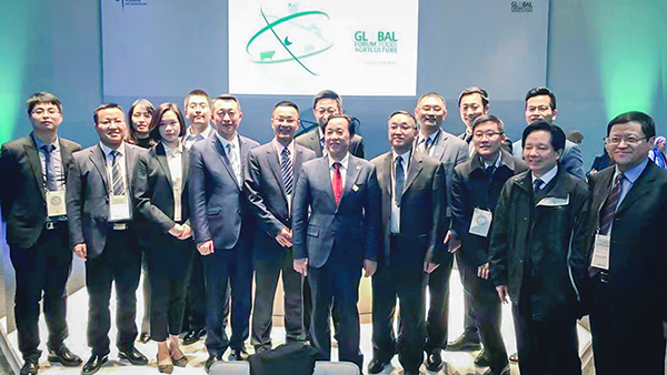 托普云農(nóng)董事長(zhǎng)陳渝陽(yáng)隨屈冬玉副部長(zhǎng)率團(tuán)出訪德國(guó)